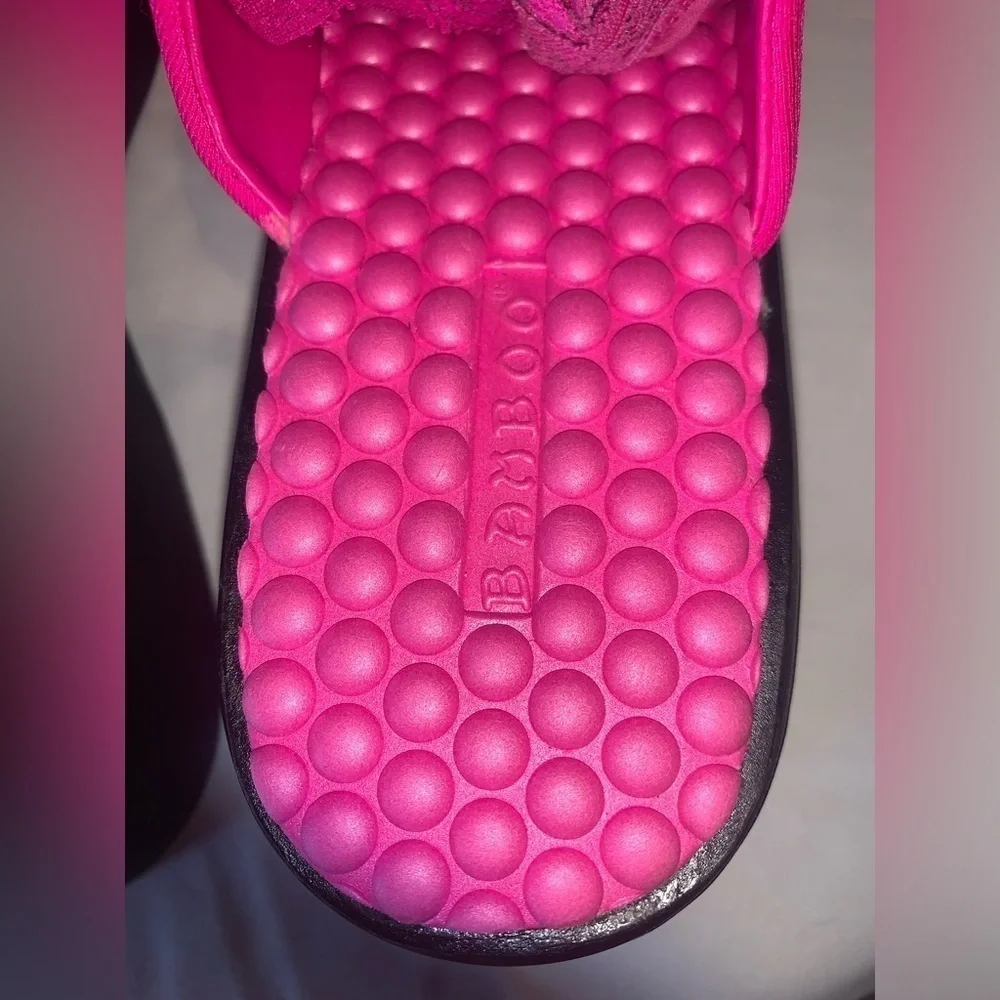 Bamboo Platform Sandals black and neon pink Women’s 8.5